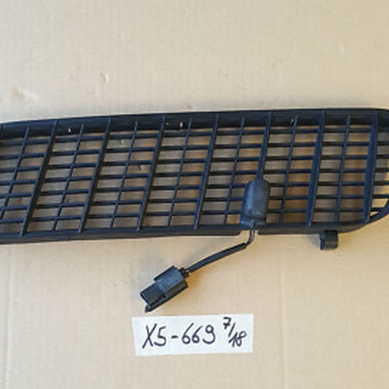 BMW X5 E53 Gitter Lüftung Ziergitter Lufteintritt VORNE LINKS  8402669