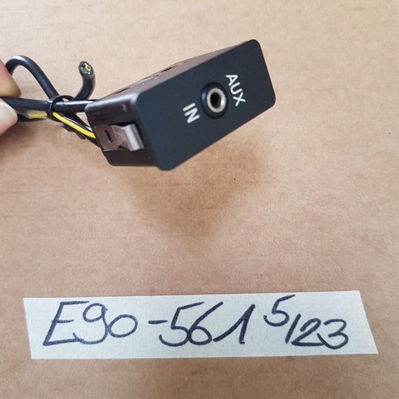 BMW E90 E91 E92 E81 E87 E60 F07 F10 F11 Z4 Audio Buchse AUX IN Schalter 6930561