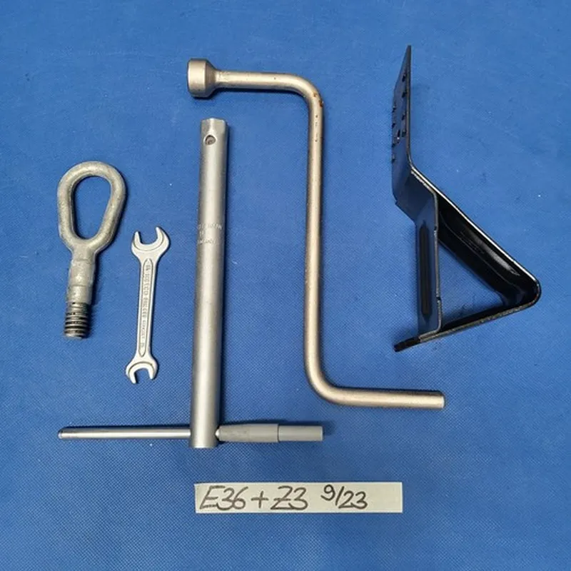 BMW E36 + Z3 Bord Werkzeug Abschlepp Öse Haken Maulschlüssel Keil Rad Schlüssel