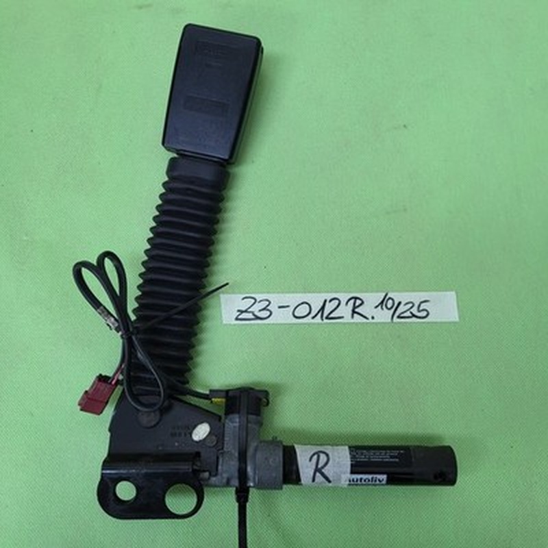 BMW Z3 Roadster Gurtstraffer Gurt Schloss Gurtstrammer VORNE RECHTS + Stecker