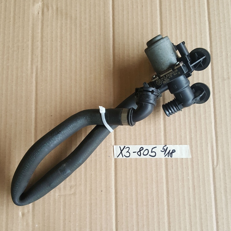 BMW E83 X3  Zusatz Wasserpumpe 8369805 Schlauch Wasserventil Heizkörper 3400416