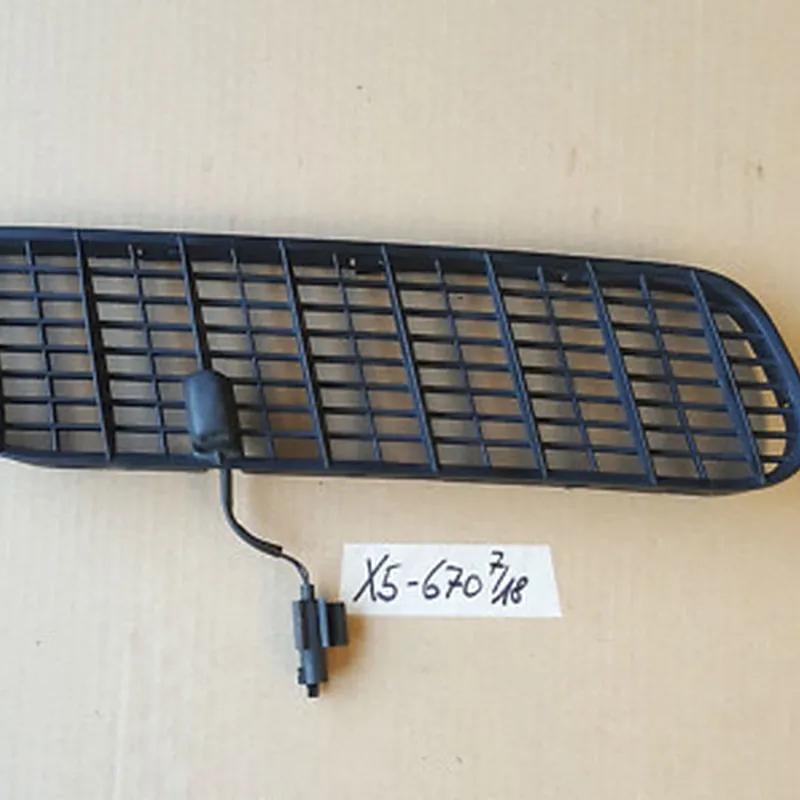 BMW X5 E53 Gitter Lüftung Ziergitter Lufteintritt VORNE RECHTS  8402670