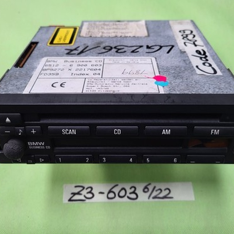 BMW E30 E36 Z3 Roadster  E34 E32 E31 CD Radio  Business 6900603  kleine Macke!