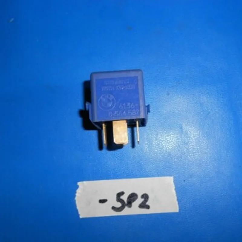 BMW E46 Relais Schliesser ultramarine blau 8364582