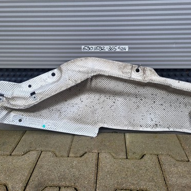 BMW E81 E82 E87 E88 E90 E91 E92 Hitzeblech Wärmeisolierung vorne rechts 7059365