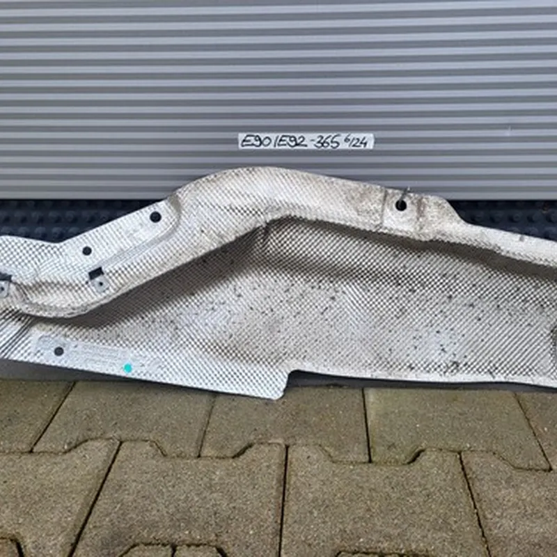 BMW E81 E82 E87 E88 E90 E91 E92 Hitzeblech Wärmeisolierung vorne rechts 7059365
