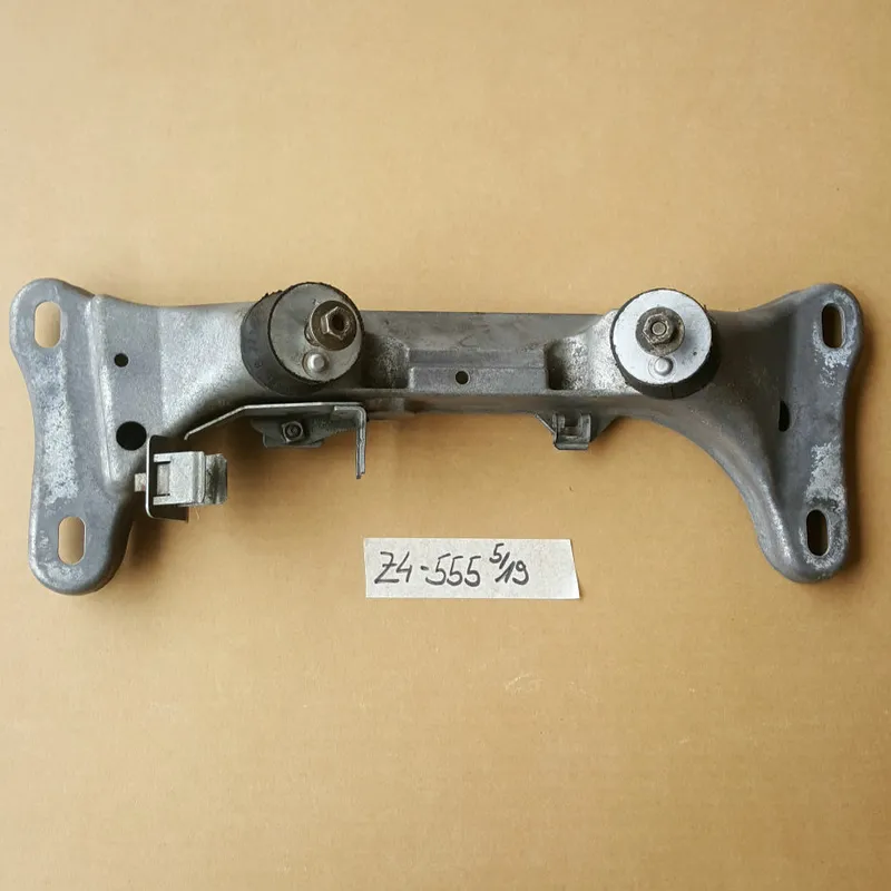 BMW Z4 E85 E46 Getriebe Halterung Träger Halter / Getriebeträger 6768555