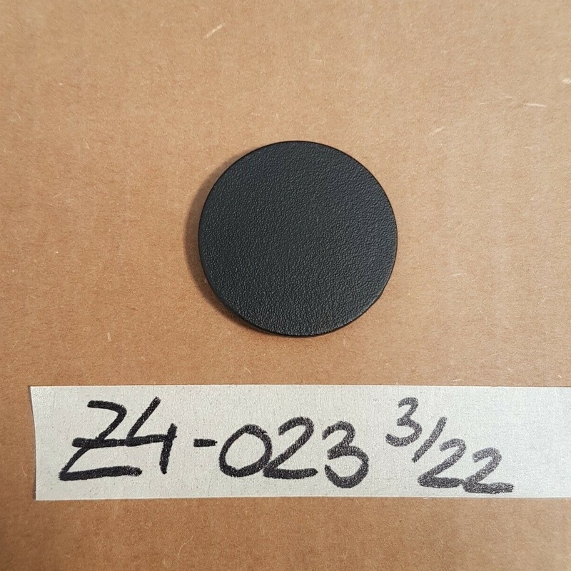 BMW Z4 E85 Blindstopfen  Abdeckung in der Seiten Verkleidung hinten 7068023