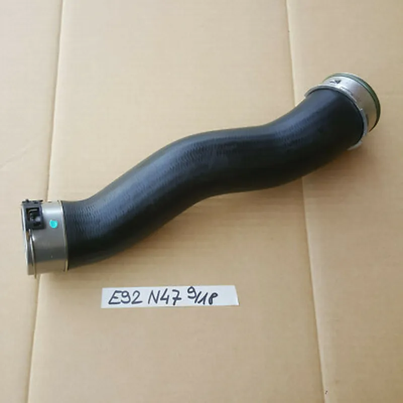 BMW E90 E92 Ladeluftleitung Druckrohr Ladeluftkühler Turbolader Luftrohr N47