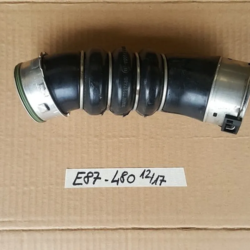 BMW E81 E82 E87 Turbolader Ansaug Rohr Ladeluft Schlauch Ladeluftleitung 7797480