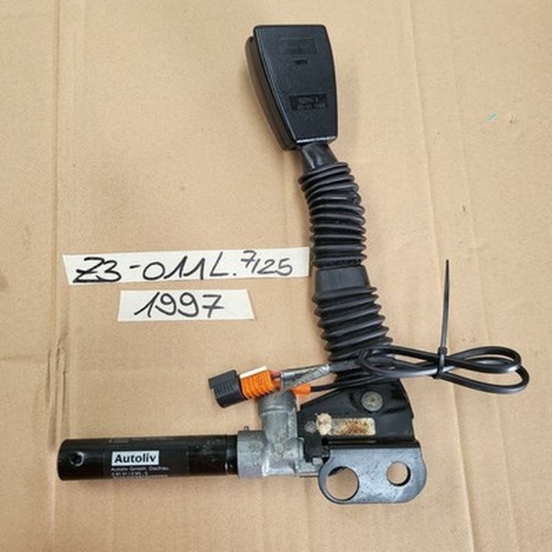 BMW Z3 Roadster Gurtstraffer Gurt Schloss Gurtstrammer 1997 LINKS 8221011 Kabel