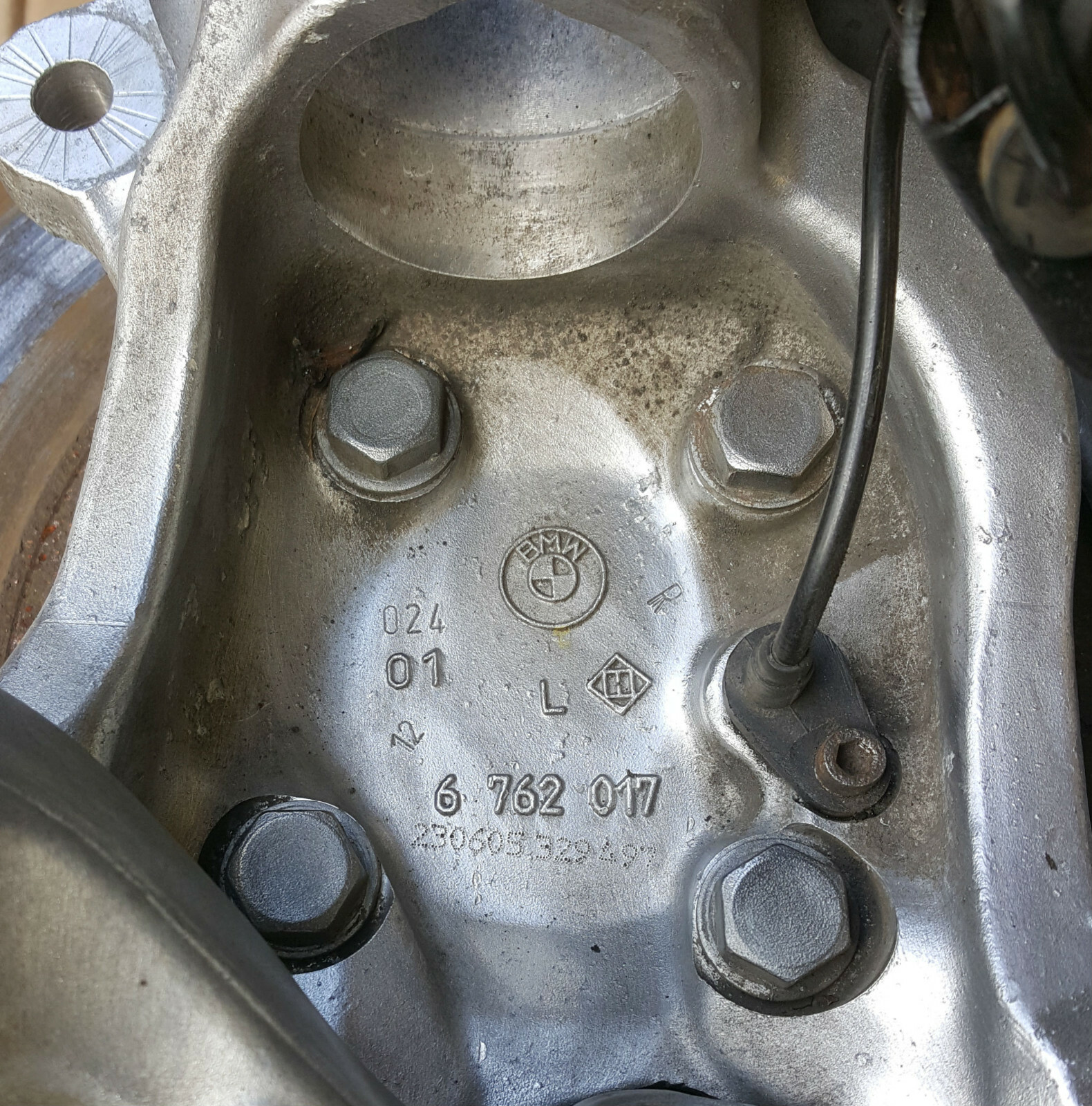 BMW E63 E64 Radlager Achsschenkel Radnabe Schwenklager Zugstrebe VORNE LINKS – Bild 2