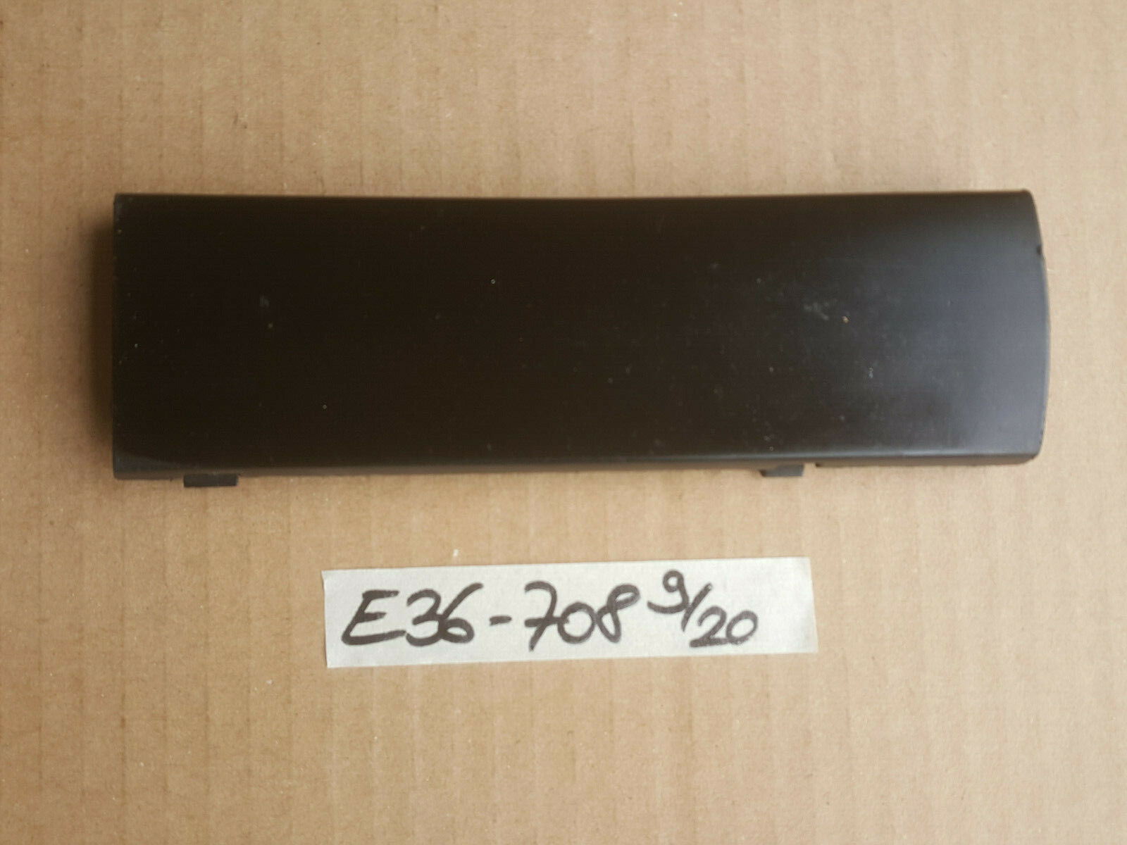 BMW E36 Leiste Verkleidung Stoßstange Abschlepp Öse Haken Abdeckung 1960708 – Bild 1