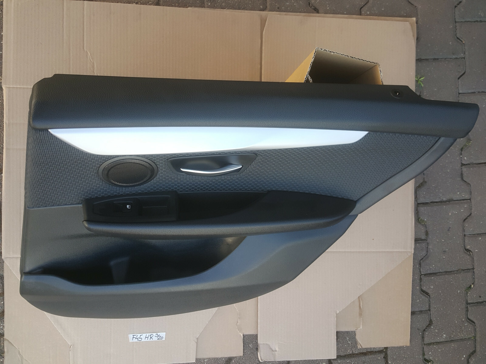 BMW F45 Tür Verkleidung HINTEN RECHTS Stoff Grid Anthrazit Lichtpaket ABHOLUNG – Bild 3