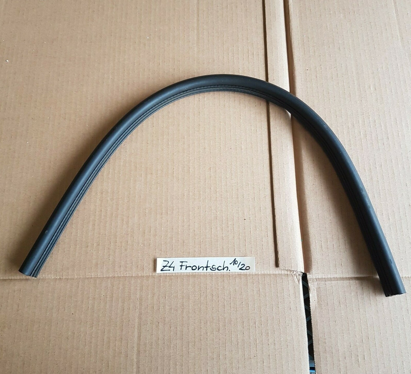 BMW Z4 E85 E86 Dichtung Kantenschutz Gummi Motor Raum VORNE a.d. Frontschürze – Bild 1