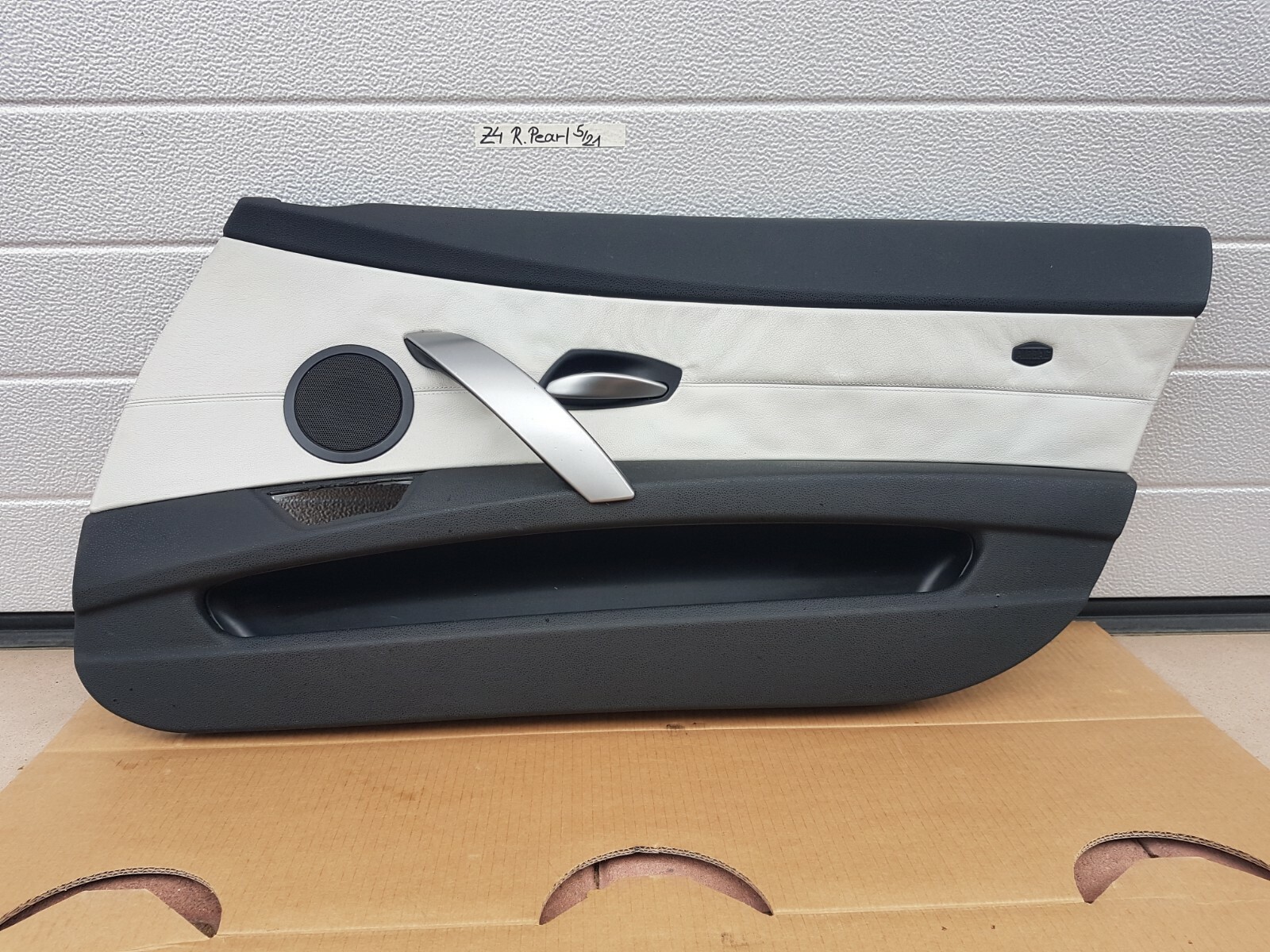 BMW Z4 E85 E86 Tür Verkleidung Türtafel Leder Pearl grau RECHTS Beifahrer Seite – Bild 1