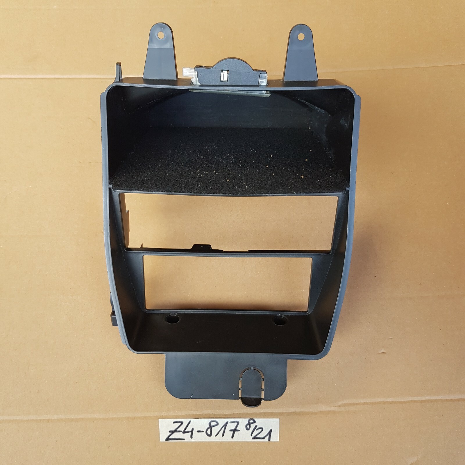 BMW Z4 E85 Ablage Fach Mittelkonsole Box Rahmen Staufach HINTEN 7043817 – Bild 2