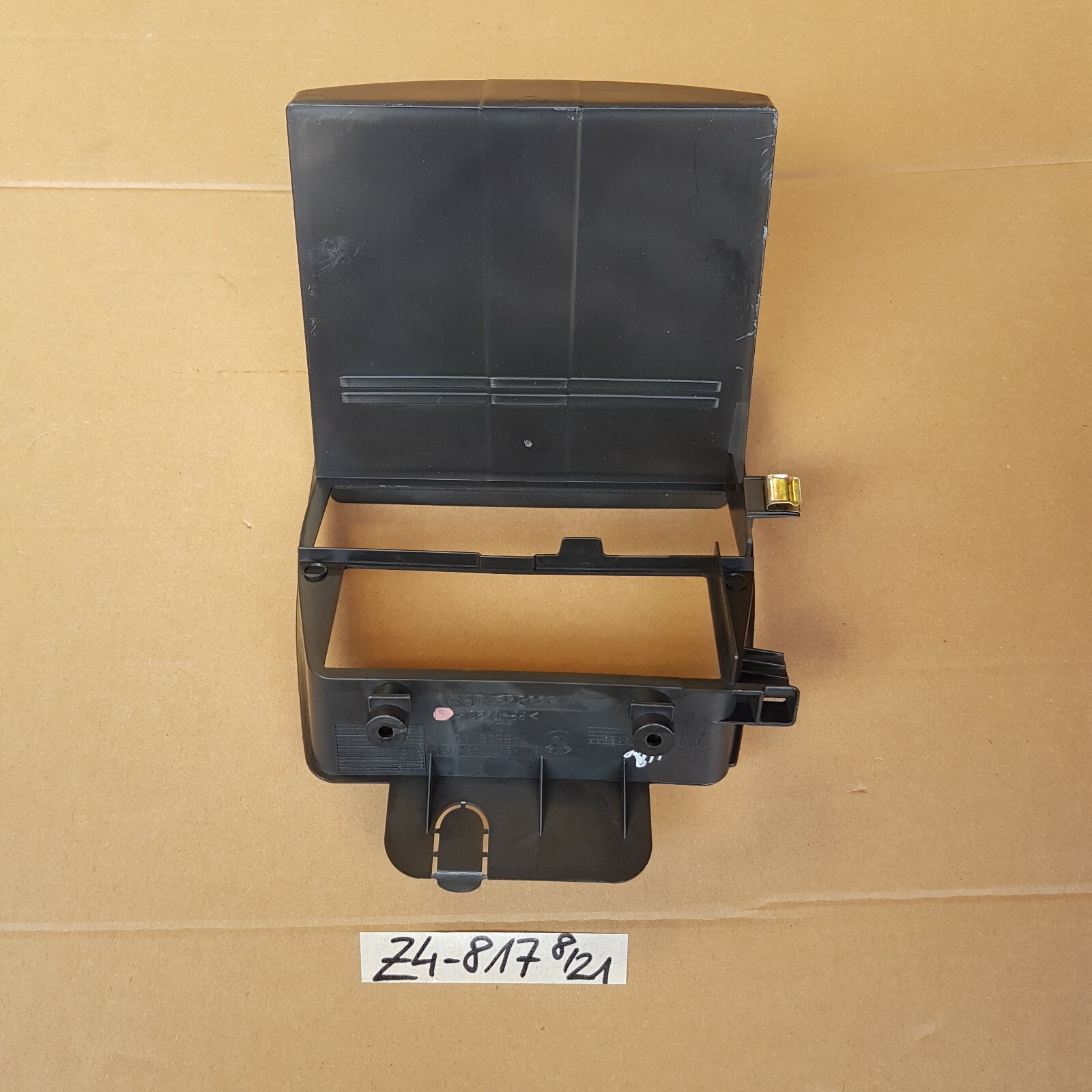 BMW Z4 E85 Ablage Fach Mittelkonsole Box Rahmen Staufach HINTEN 7043817 – Bild 3