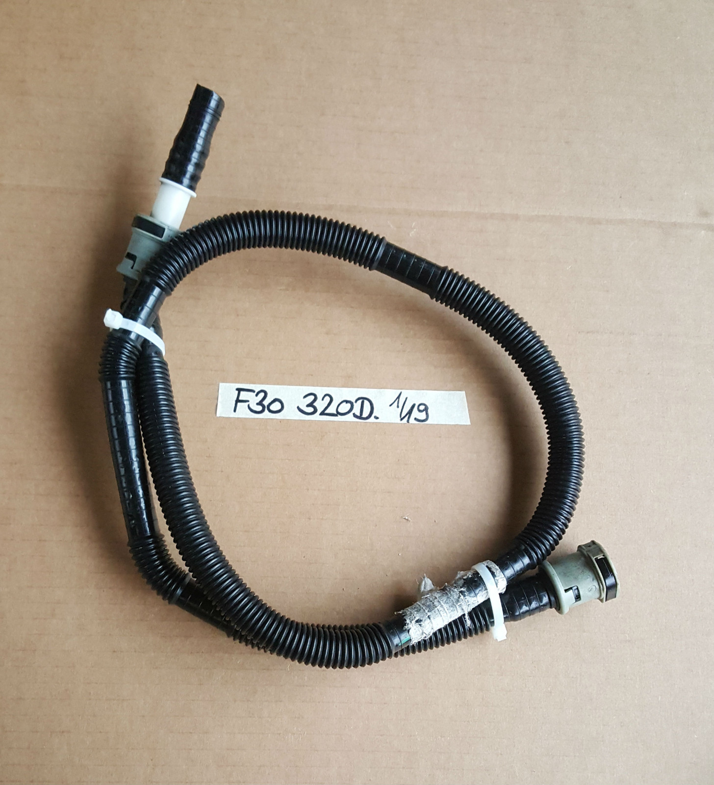 BMW F30 F31 F20 Leitung Entlüftung Tankstutzen Diesel Befüllentlüftungsleitung – Bild 1