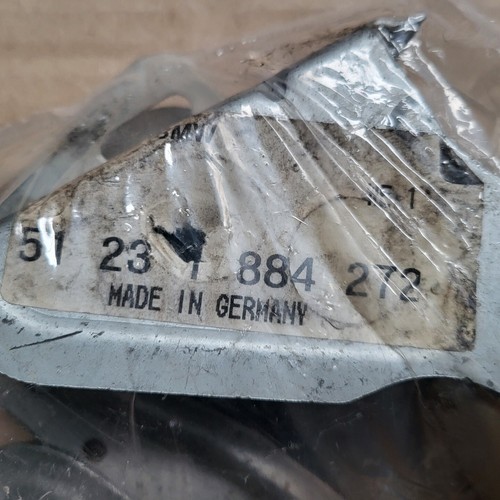 BMW E30 Führungsrolle Motorhaube 1884272 – Bild 3