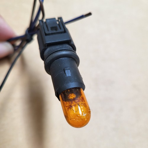 BMW Z3 Seiten Blinker Birne + Stecker Zusatzblinkleuchte im Kotflügel – Bild 2