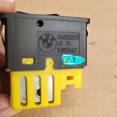 BMW E36 Z3 Schalter für Sitzheizung Stecker Sitzheizungsschalter 1387917 – Bild 3