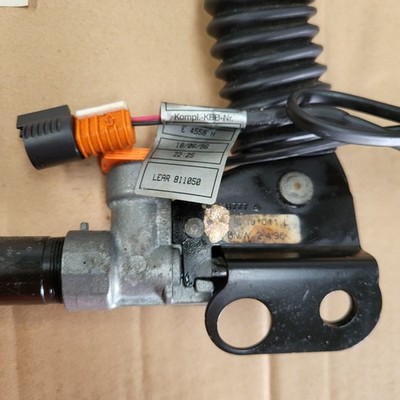 BMW Z3 Roadster Gurtstraffer Gurt Schloss Gurtstrammer 1997 LINKS 8221011 Kabel – Bild 3