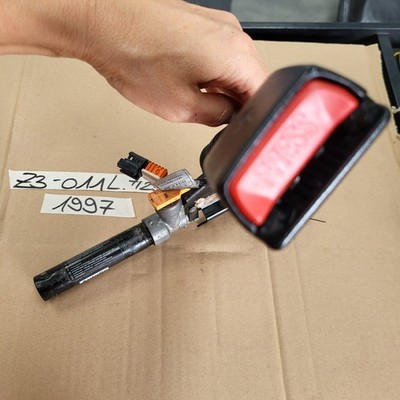 BMW Z3 Roadster Gurtstraffer Gurt Schloss Gurtstrammer 1997 LINKS 8221011 Kabel – Bild 5