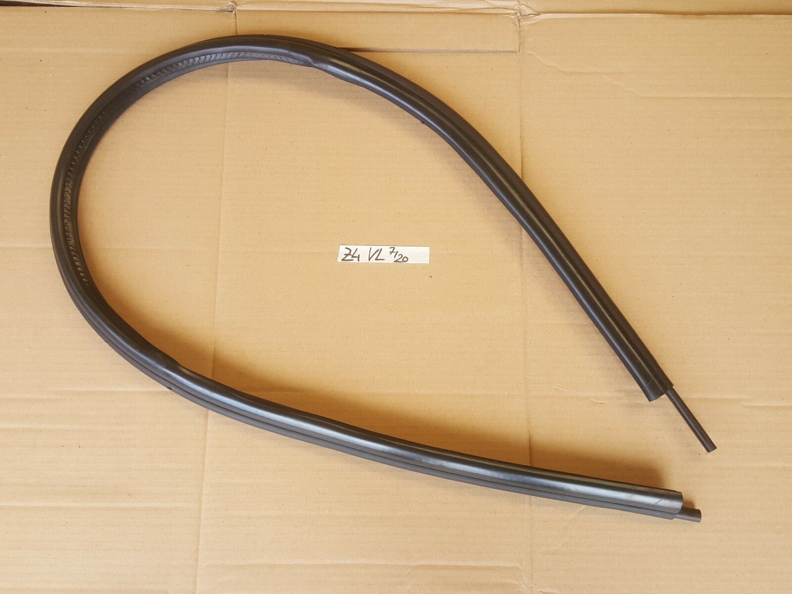 BMW Z4 E85 E86 Fahrer Tür Dichtung Kantenschutz Karosserie Gummi LINKS – Bild 1