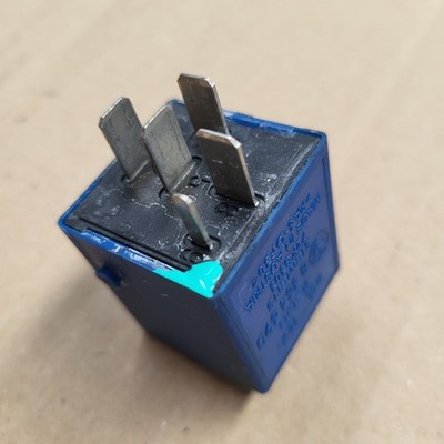 BMW E38 E36 Z3 Multifunktion Relais Schliesser violettblau 8364690 – Bild 3
