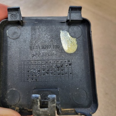 BMW Z3 Klappe Stoßstange hinten Verkleidung Abschleppöse 8397170 Schwarz – Bild 5