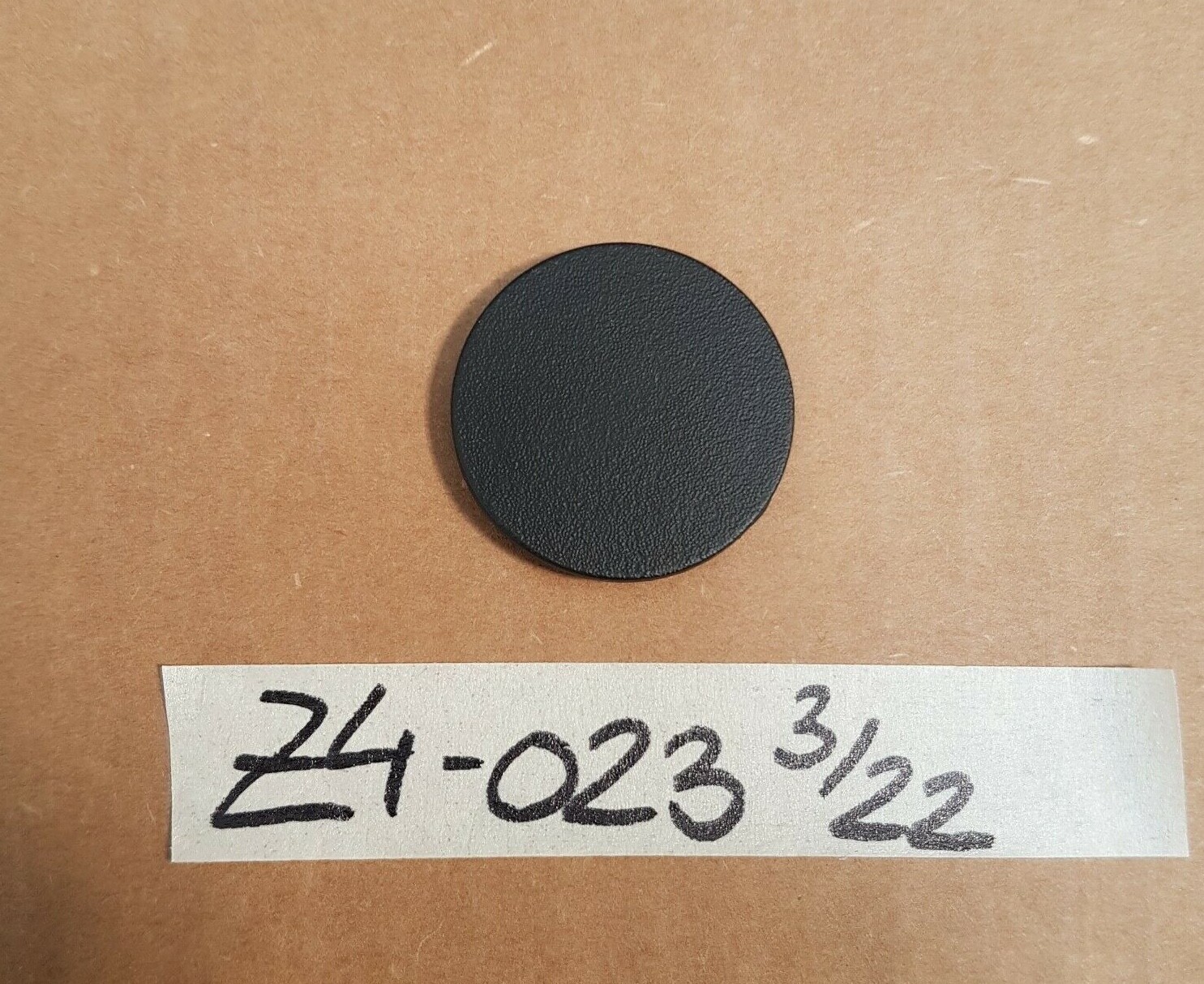 BMW Z4 E85 Blindstopfen  Abdeckung in der Seiten Verkleidung hinten 7068023 – Bild 1