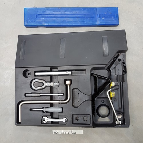 BMW Z3 Bordwerkzeug Werkzeug Kasten Warndreieck Wagenheber Abschlepp Öse Haken