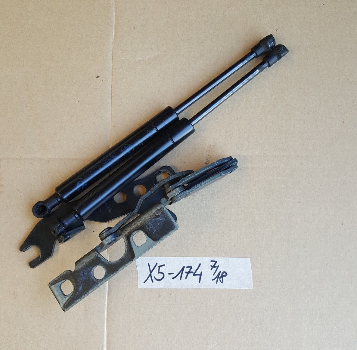 BMW X5 Stossdämpfer Gasdruckfeder Dämpfer Motorhaube 8402174 Scharnier rechts – Bild 1