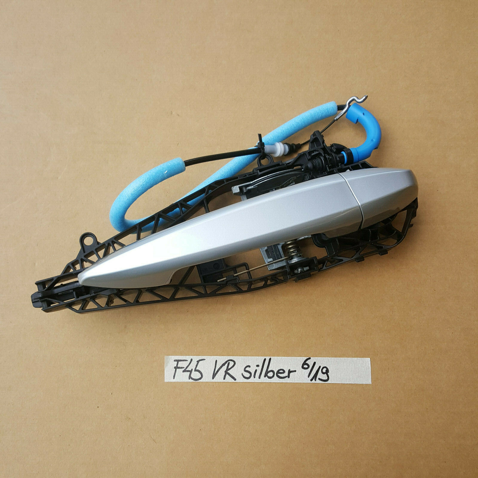 BMW 2er F45 F46 X1 F48 Tür Griff aussen VORNE  RECHTS Glacier Silber A83 – Bild 1