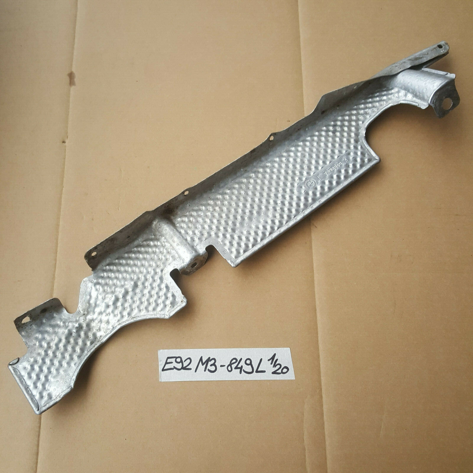 BMW E90 E92 E93 M3 Hitzeblech Wärmeisolierung Unterbodenverkleidung 7898849 – Bild 1