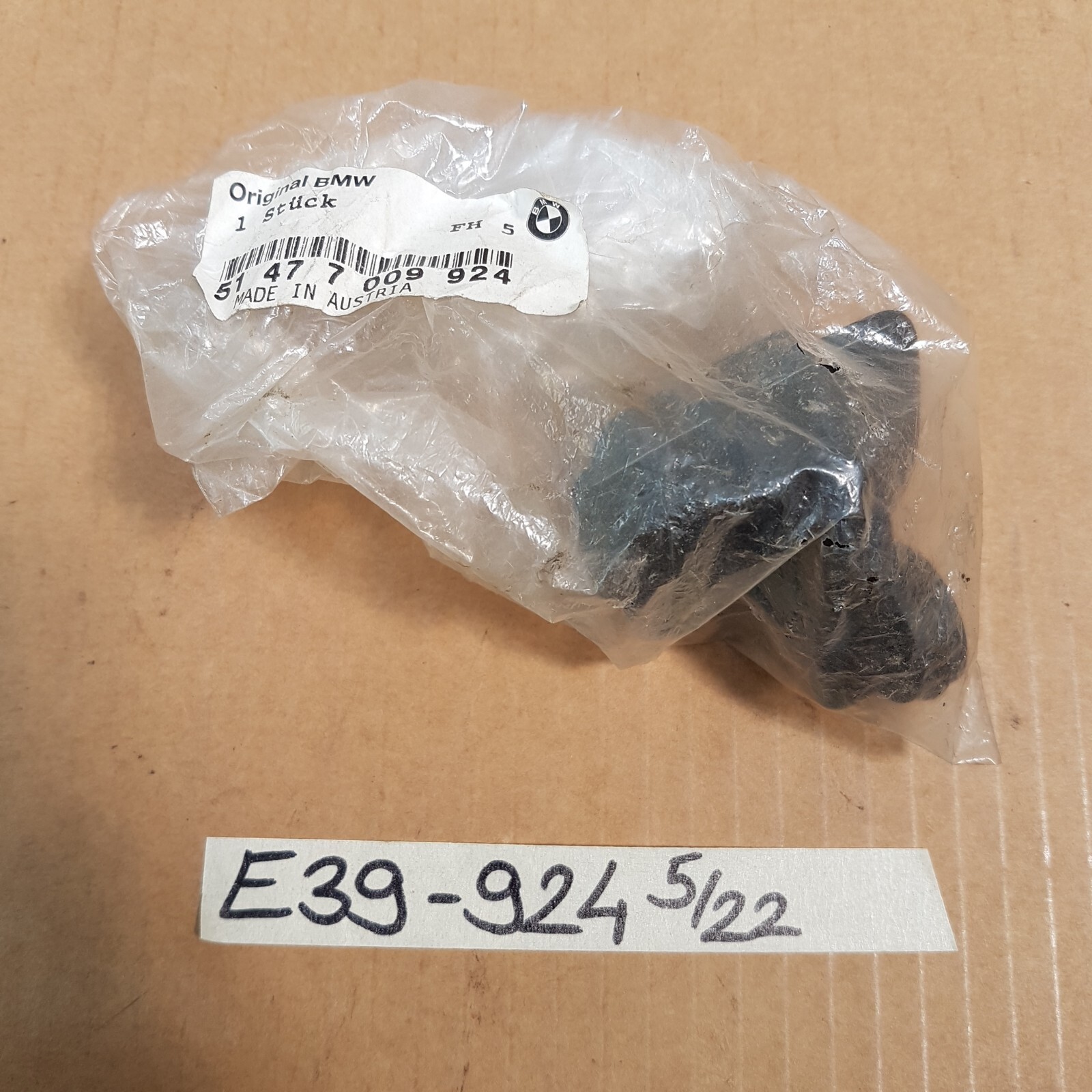 BMW E39 Touring Gepäckraum Rolle 7009924 Rollenbock Ladeboden rechts – Bild 4