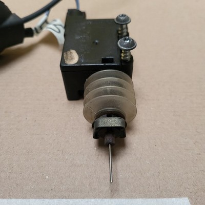 BMW Z3 Tank Deckel Öffner ZV Stellmotor Stellantrieb Tank Klappe 8410575 – Bild 3