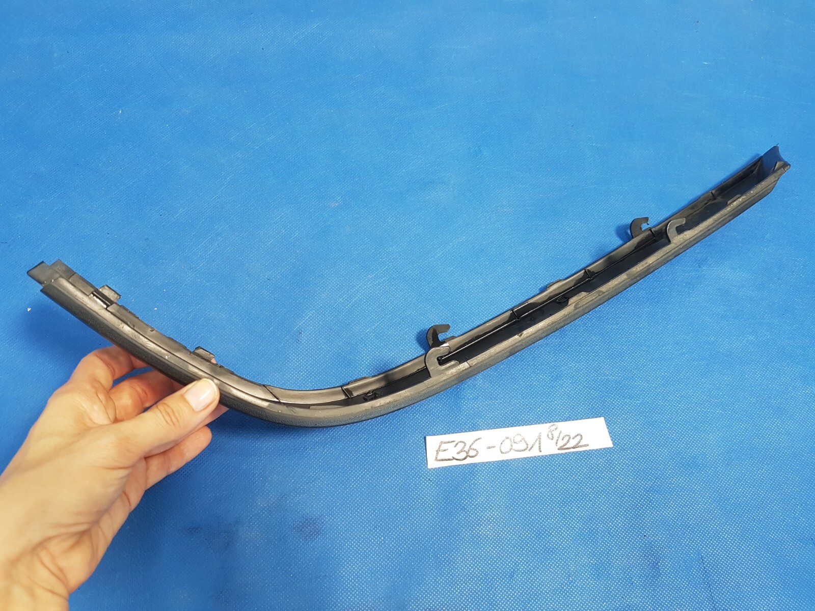 BMW E36 Compact  Zier Leiste Stoßstange Stossleiste Hinten links 8146091