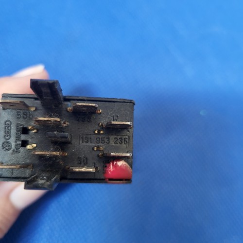 VW  Golf II Jetta 2 Warnblinklichtschalter Schalter für Warnblinker 191953235 – Bild 4