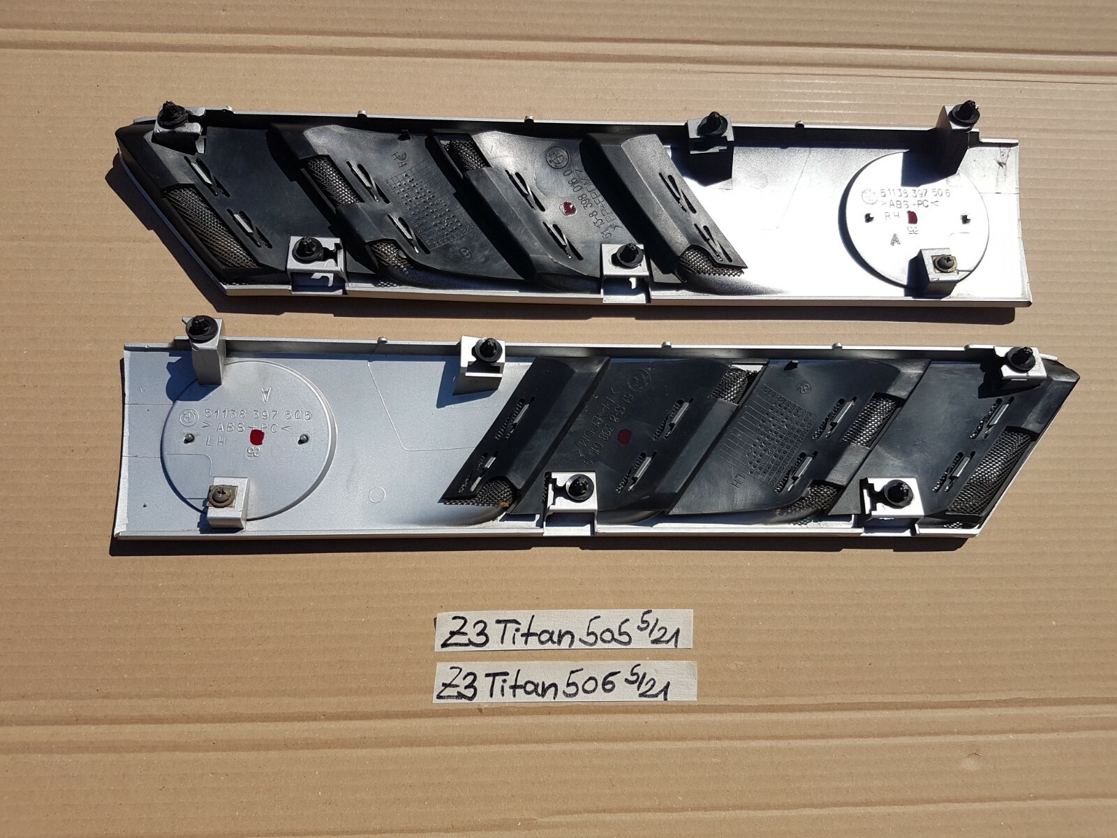 BMW Z3 Lufteinlass Kiâemen Ziergitter Motorhaube Titan Silber RECHTS + LINKS – Bild 5