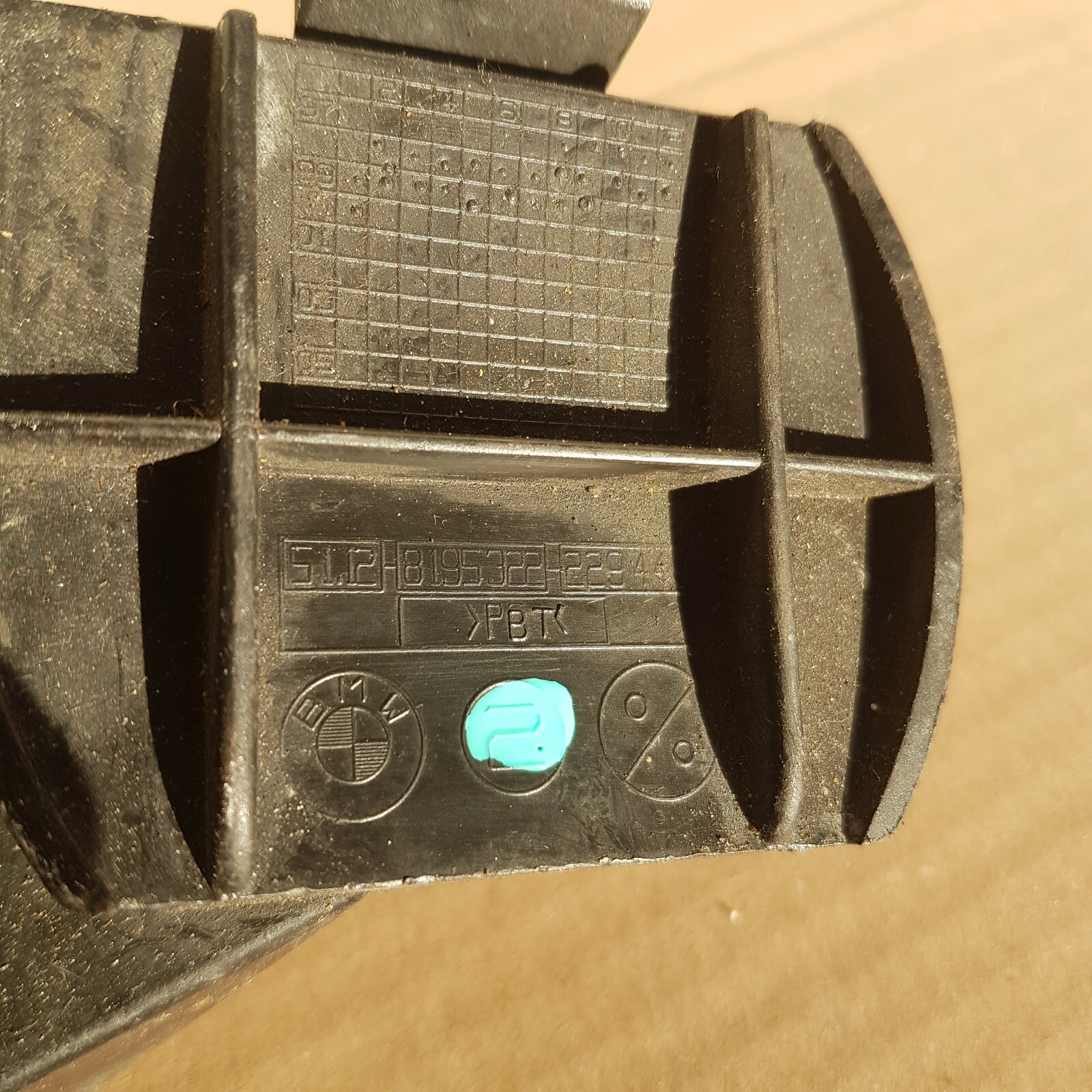 BMW E46 Aufnahme Stoßstange hinten Halter Heckschürze Seitenwand rechts 8195322 – Bild 2