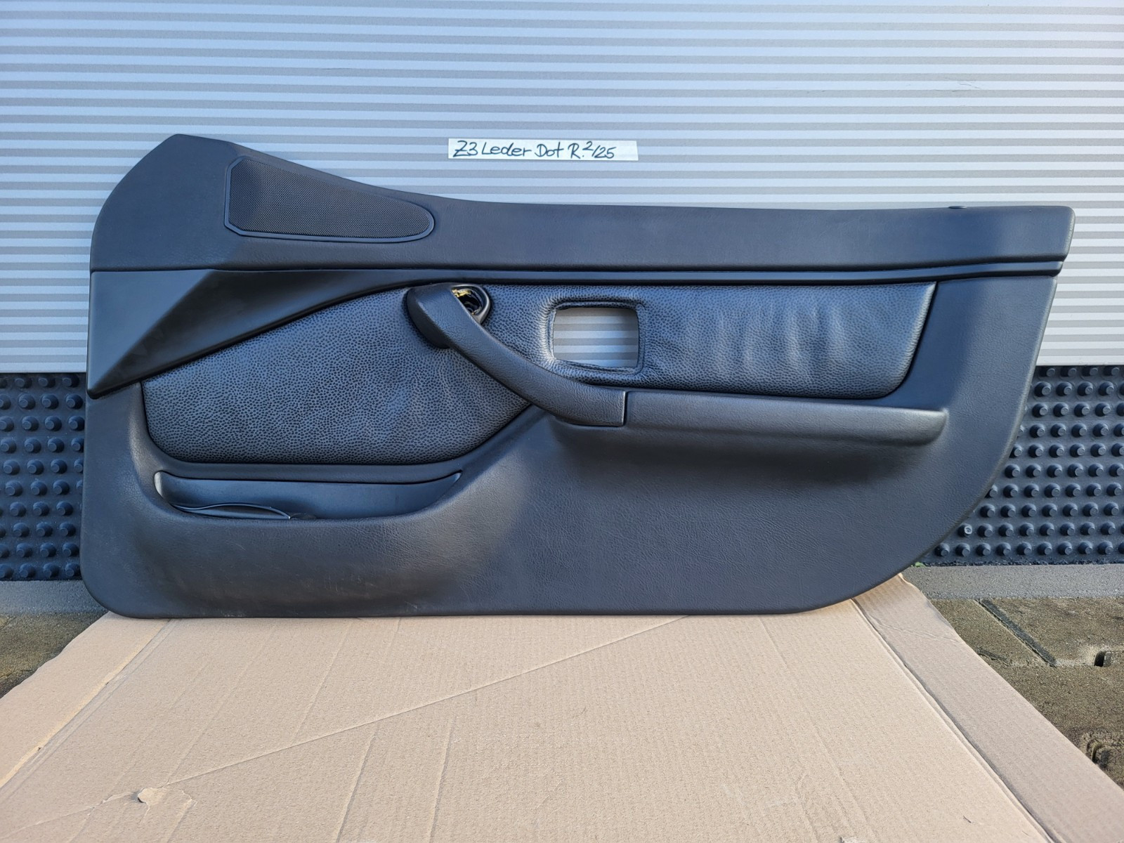 BMW Z3 Roadster Coupe Tür Verkleidung Leder Dot Schwarz RECHTS mit Türgriff – Bild 1