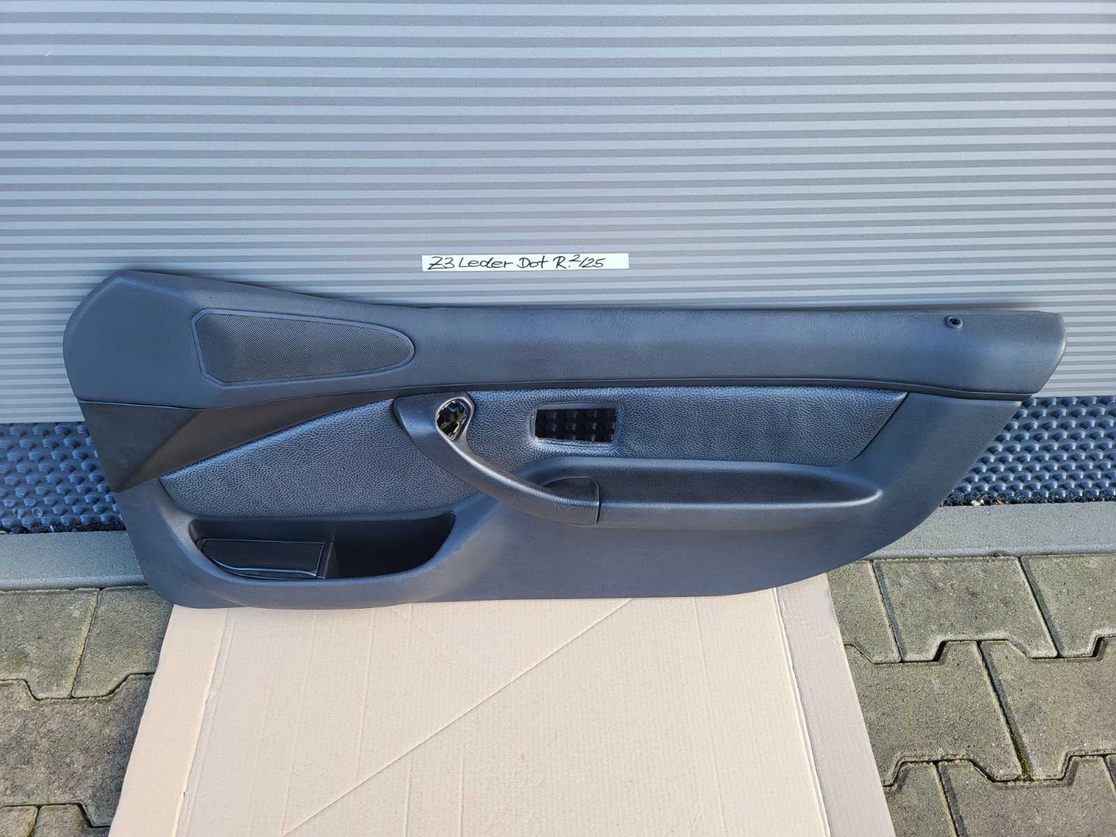 BMW Z3 Roadster Coupe Tür Verkleidung Leder Dot Schwarz RECHTS mit Türgriff – Bild 2