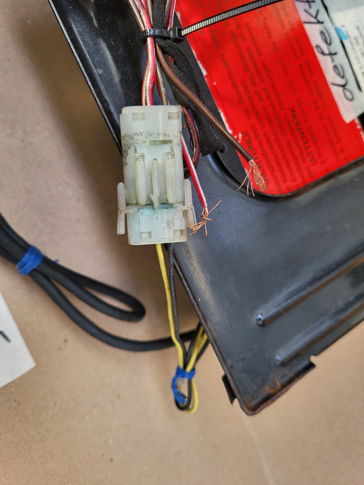 BMW Z3 Roadster Coupe CD Wechsler 8360284 + 6 Fach Magazin Changer DEFEKT – Bild 7