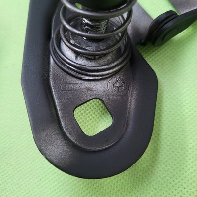 BMW Z3 Roadster Coupe  Haubenzapfen 8122267 Fanghaken Motorhaube rechts 8397693 – Bild 2