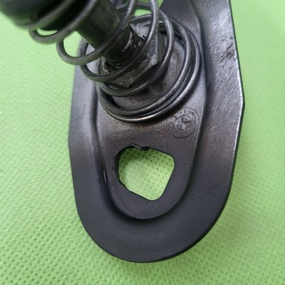 BMW Z3 Roadster Coupe  Haubenzapfen 8122267 Fanghaken Motorhaube rechts 8397693 – Bild 3