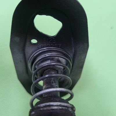 BMW Z3 Roadster Coupe  Haubenzapfen 8122267 Fanghaken Motorhaube rechts 8397693 – Bild 4