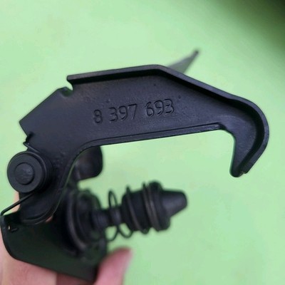 BMW Z3 Roadster Coupe  Haubenzapfen 8122267 Fanghaken Motorhaube rechts 8397693 – Bild 6