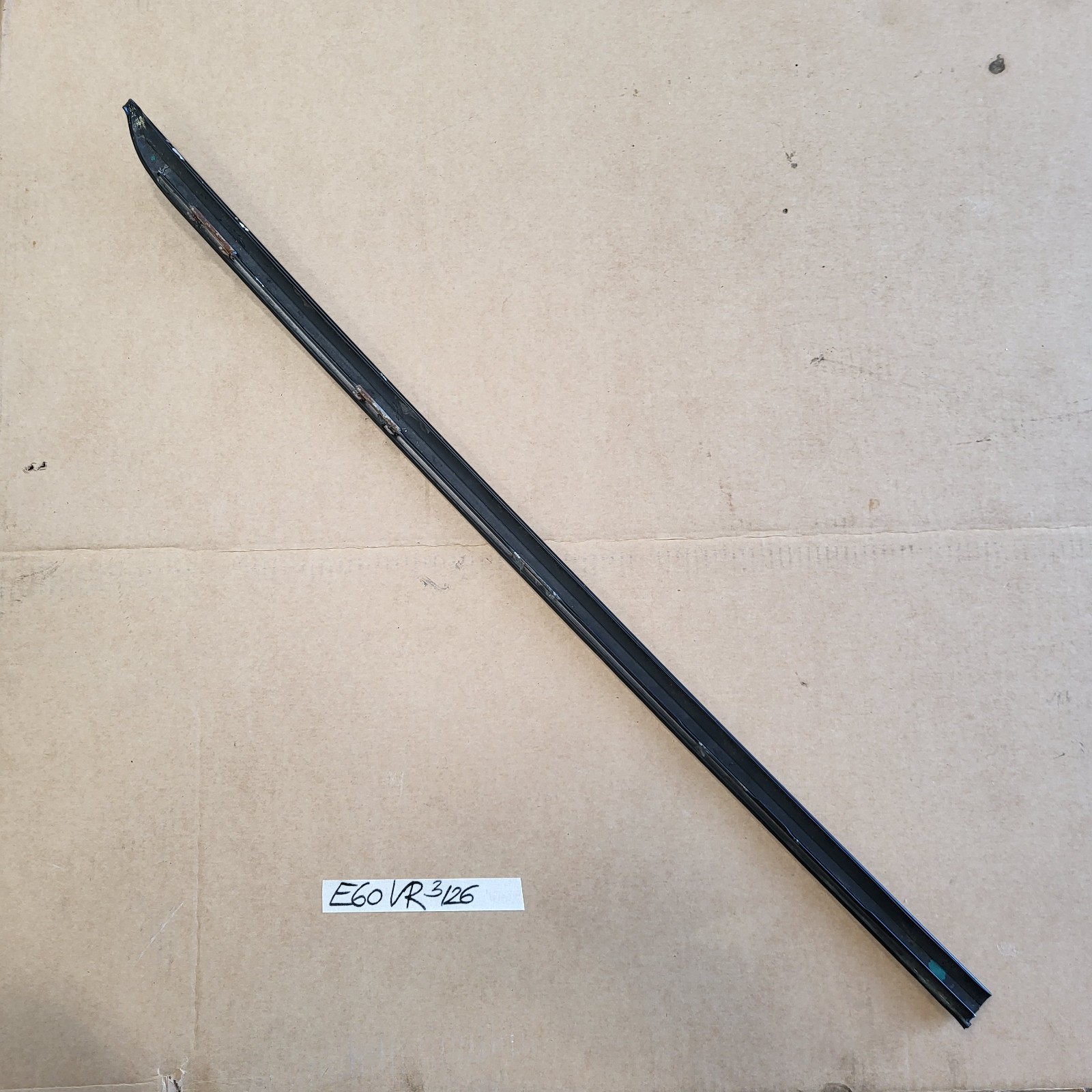 BMW 5er E60 E61 Zierleiste Wasserfang Leiste Abdeckung Windschutzscheibe RECHTS – Bild 2